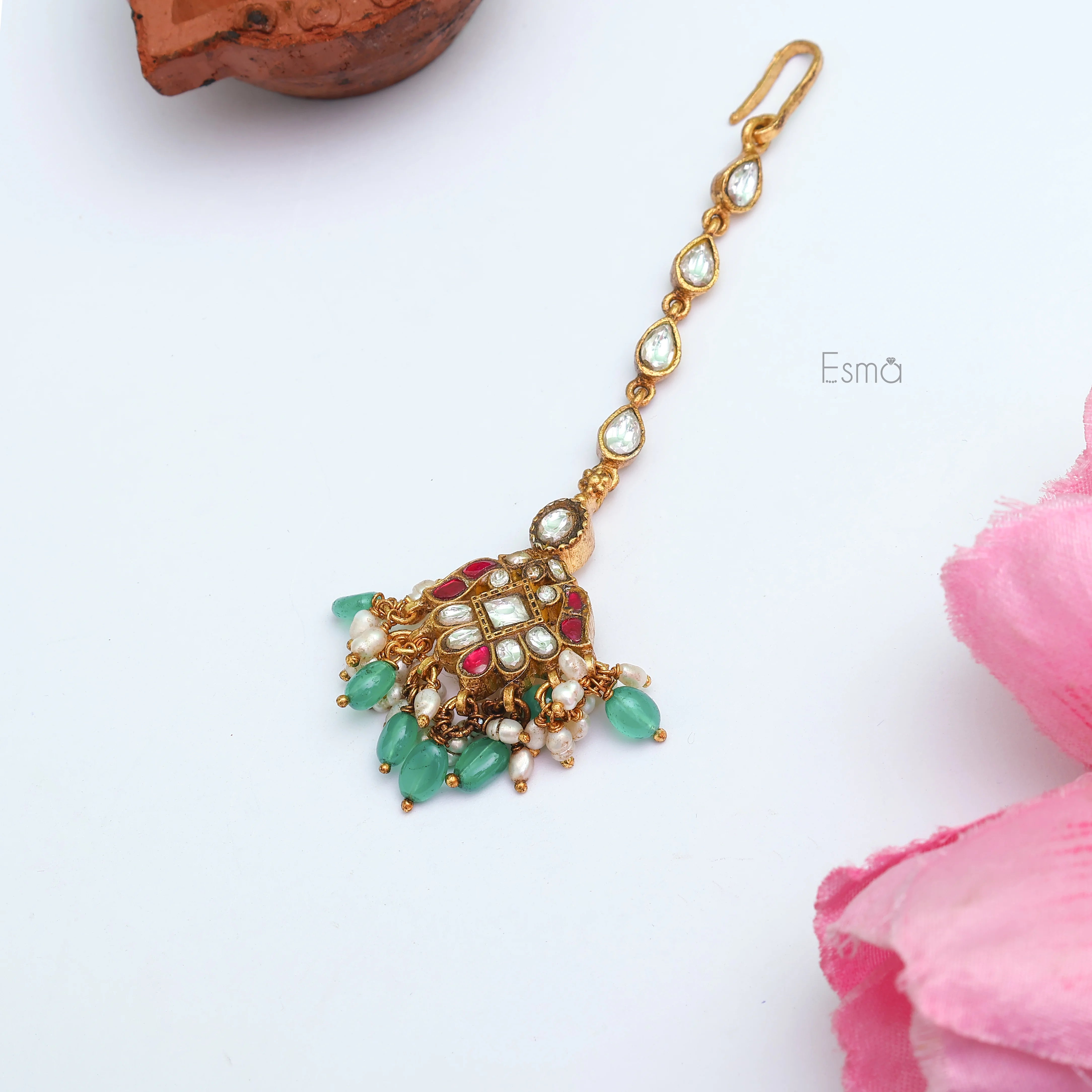 Vishakha Kundan Tikka