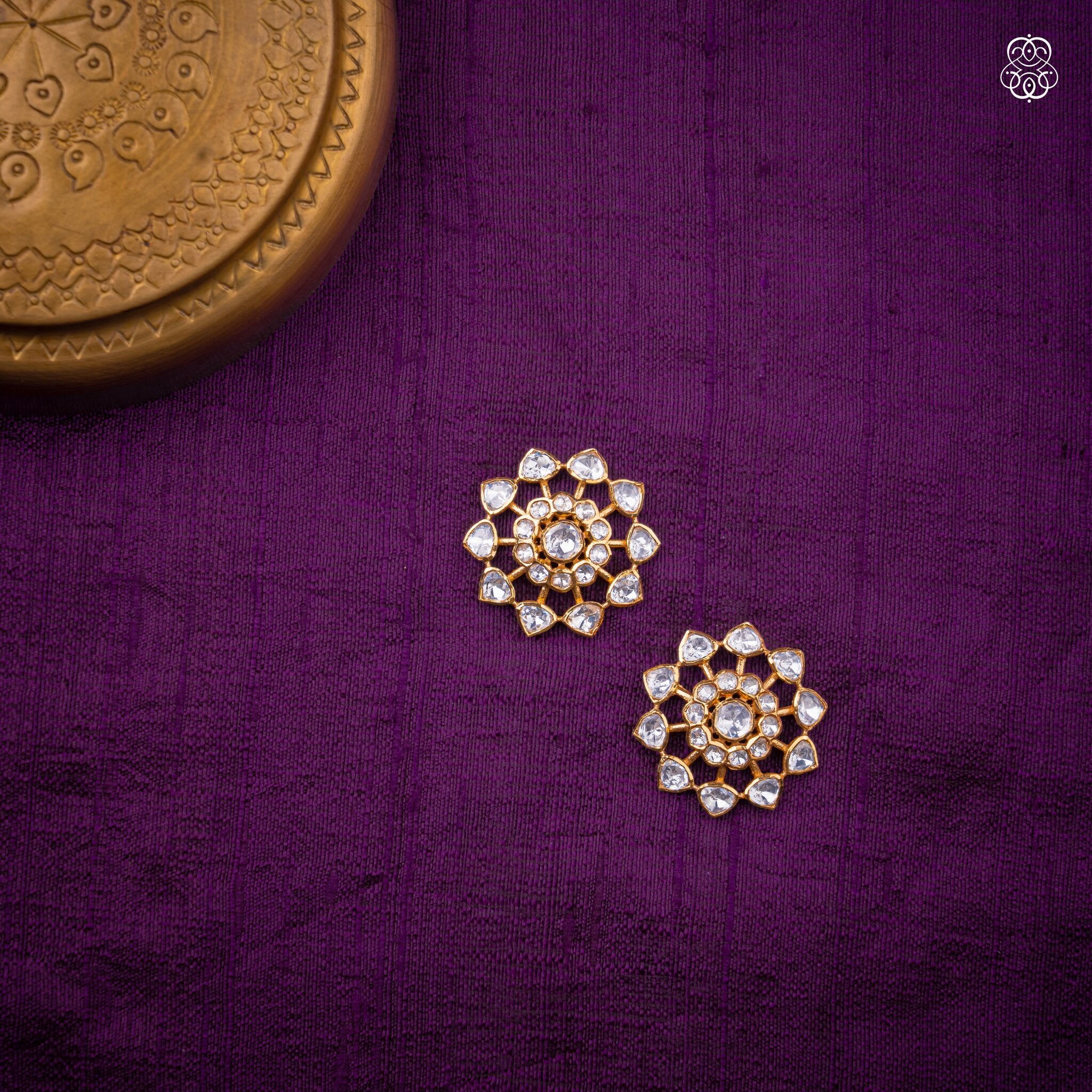 Tarakini Studs