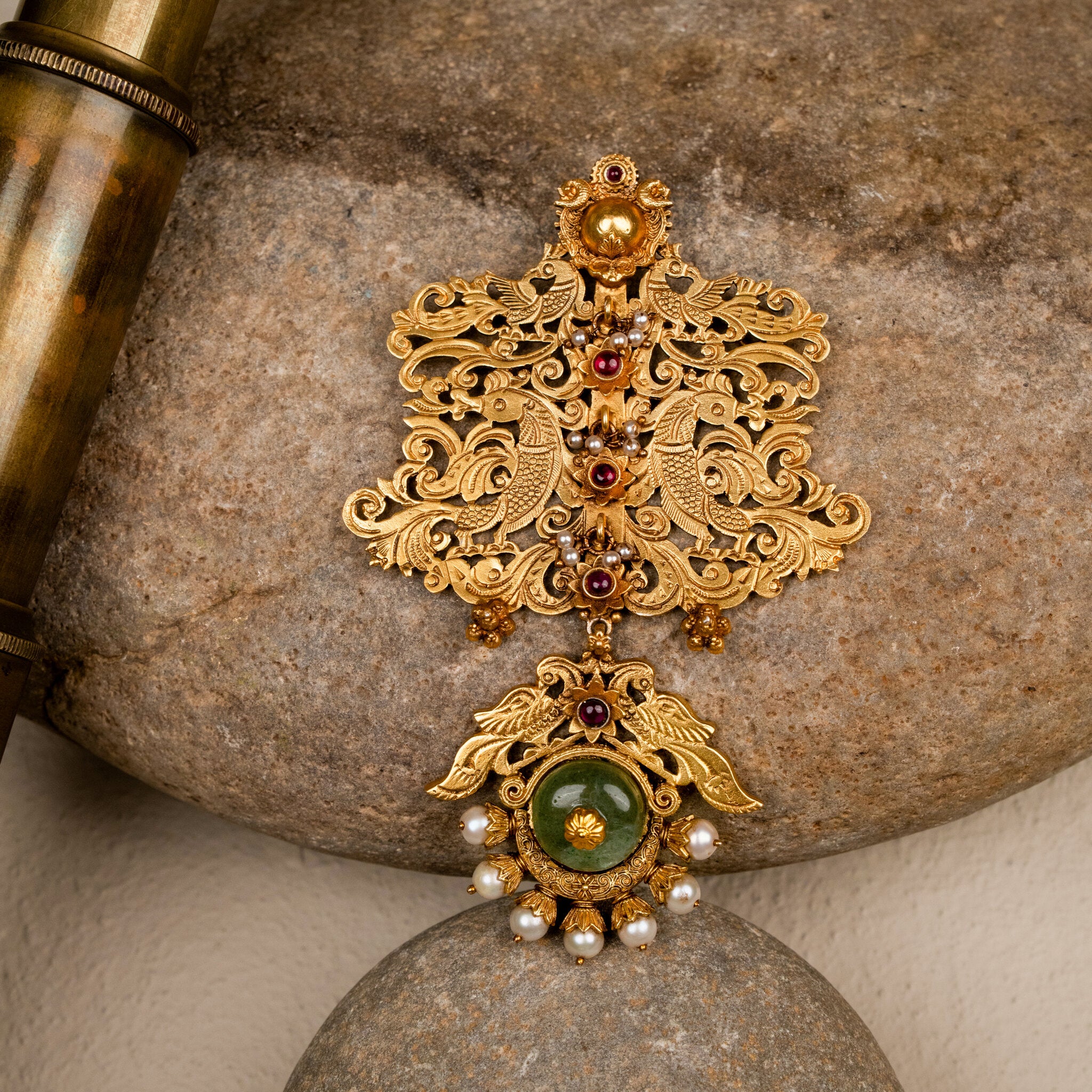 Hamsika pendant front