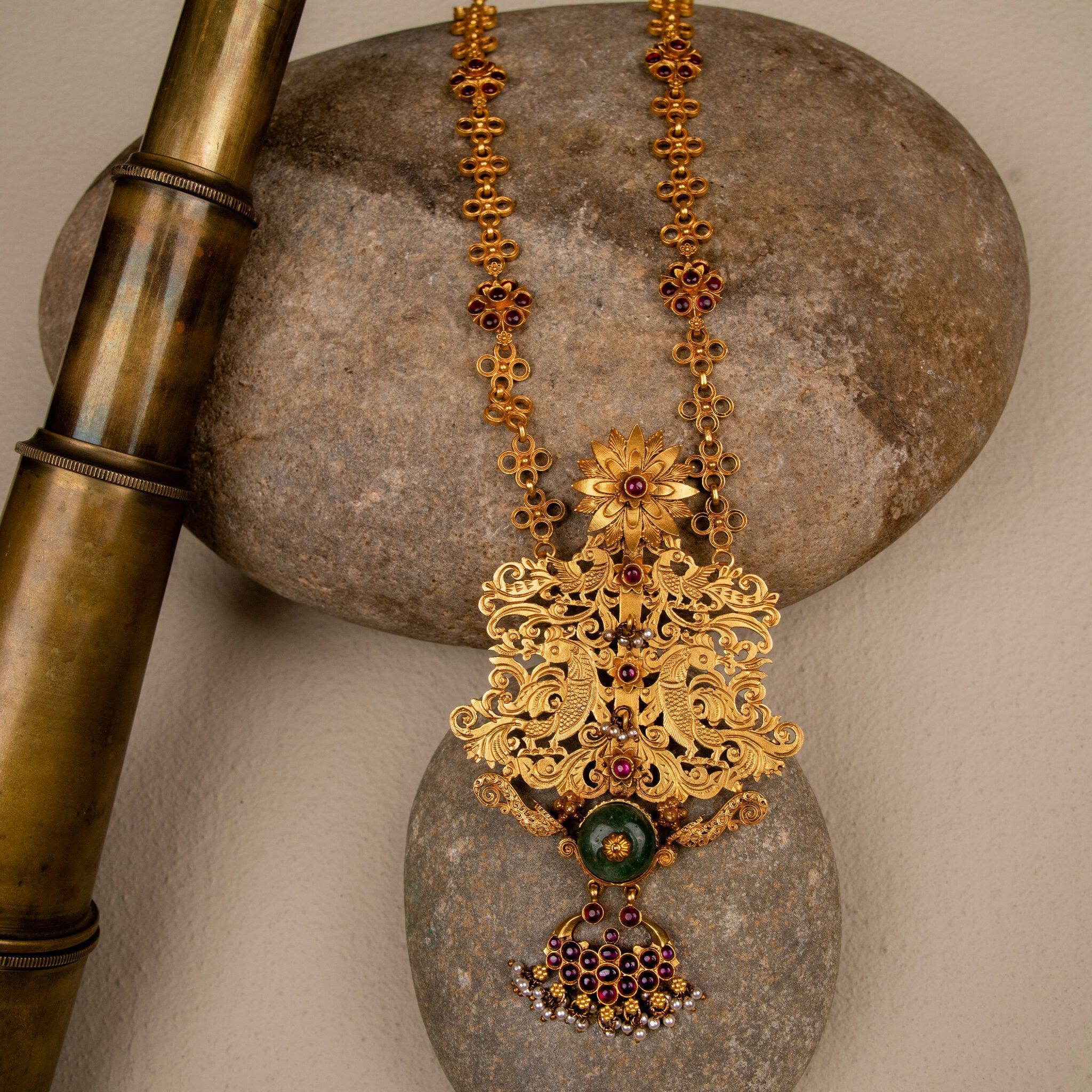 Hamsini pendant front