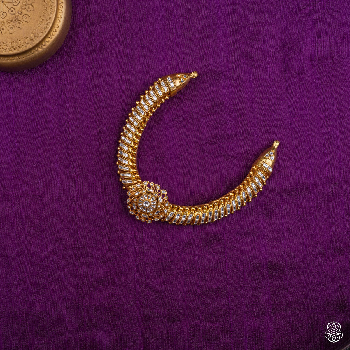 Himakanti white kundan hasli in 92.5 sterling silver with 22k gold plating