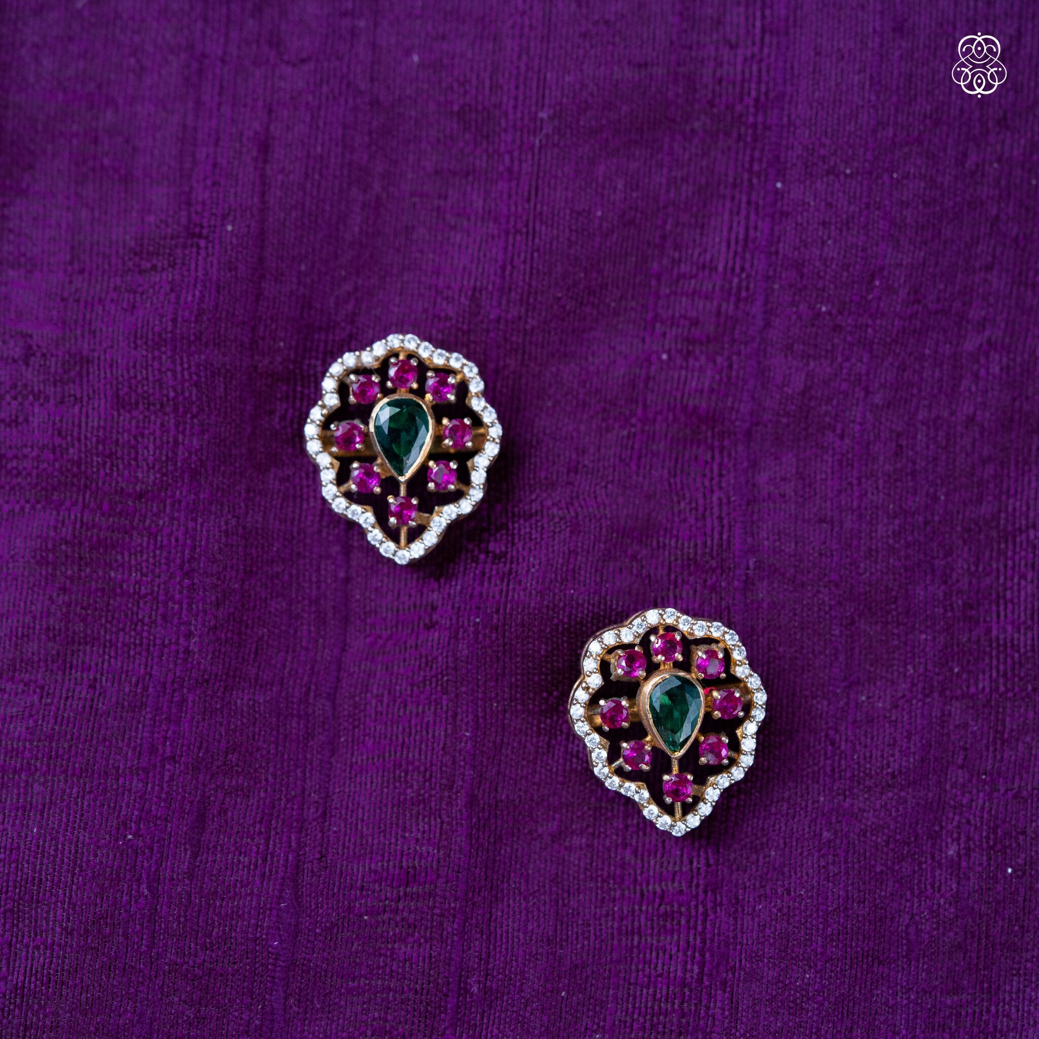 Ratnapatra Studs