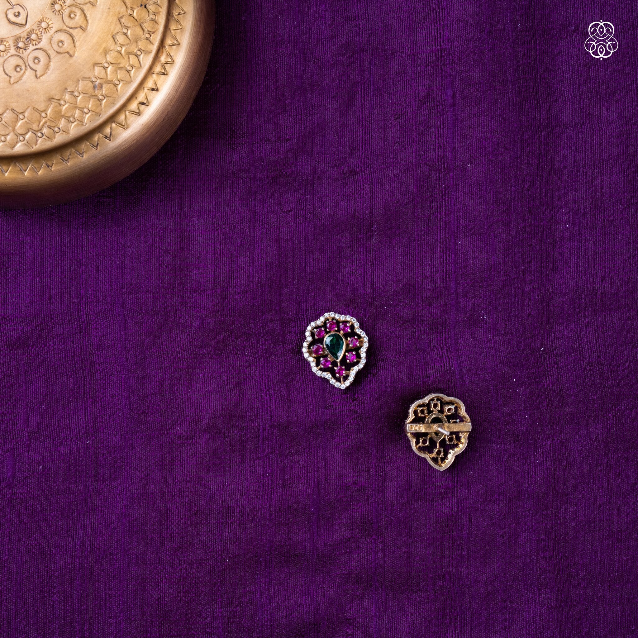 Ratnapatra Studs