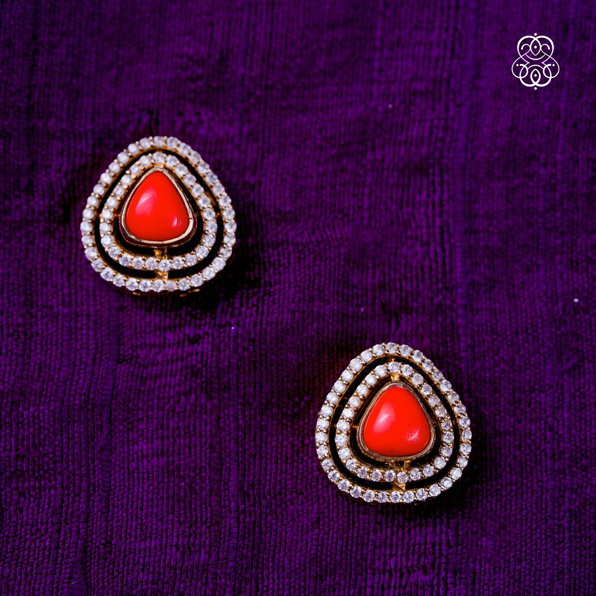 Vidruma Bindu Studs